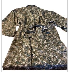 RESOURCE ONE ⭐️silk robe
